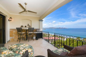 Exquisitely decorated 5th-floor aerie with views of two bays in Flamingo